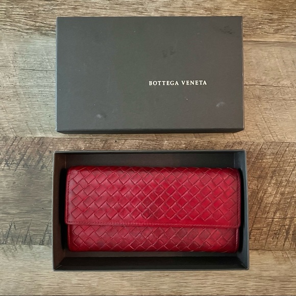 Bottega Veneta Intrecciato Lambskin Red Bifold Long Wallet Authentic - Picture 2 of 11